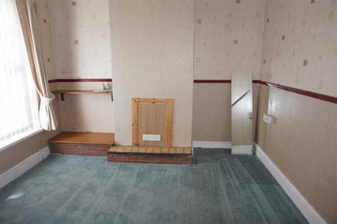 LIVING / DINING ROOM