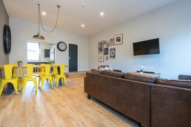 102LR Living Area