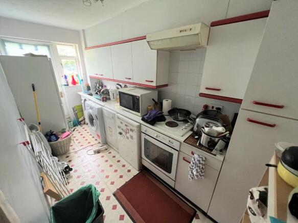 FITTED KITCHEN