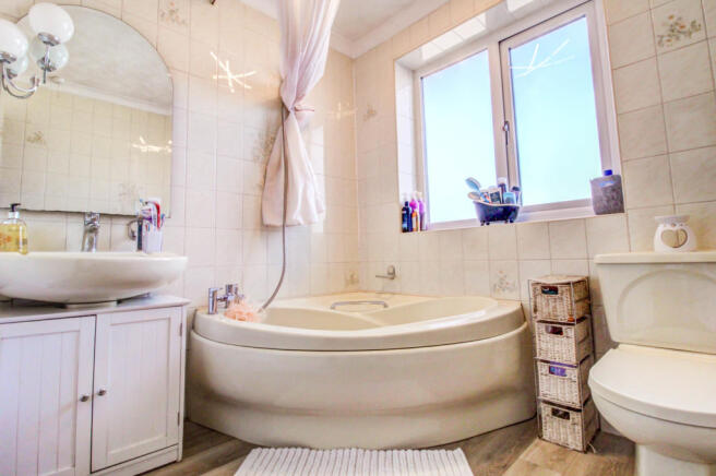 Bathroom.JPG