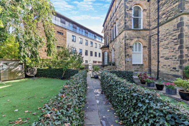 4 bed Apartment for sale Image 8