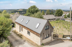 Hilltop, Houndscroft, Rodborough, Stroud GL5 5DF