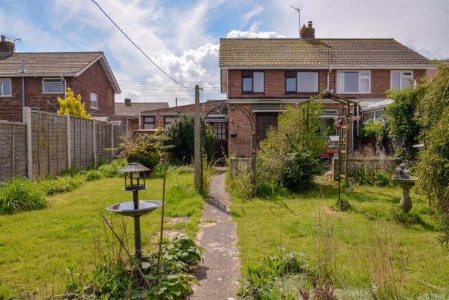 Rear garden 1.jpg