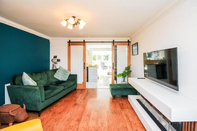 4 bed House for sale Image 8