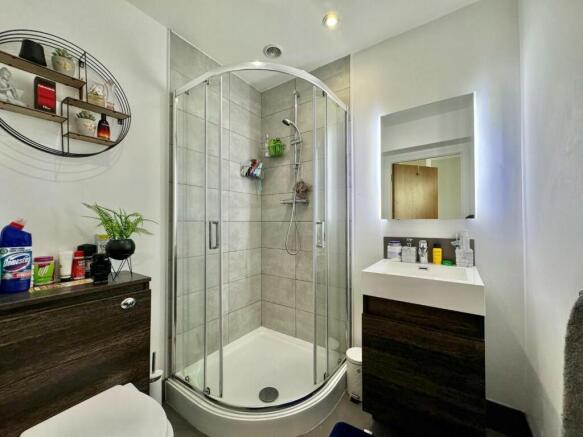 1 bed Apartment to rent Image 6