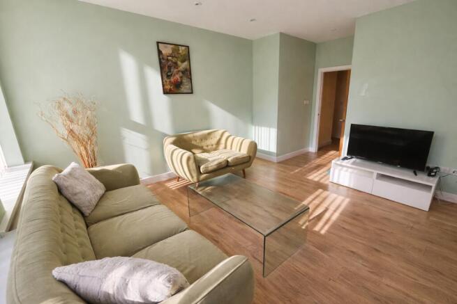 2 bed Apartment to rent Image 4