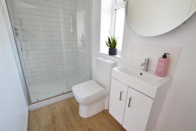 ensuite.jpg
