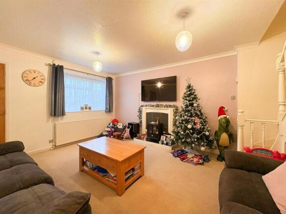 Burdocks Drive, Burgess Hill photo 4