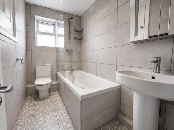 2 bed Semi-Detached to rent Image 5