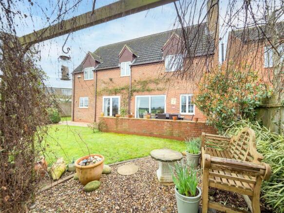 24 Millfield Close-32.jpg