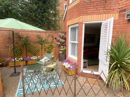 Guys Cliffe Avenue, Chestnut Court, CV32