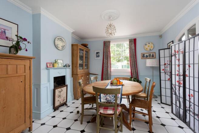 5 bed Detached for sale Image 7