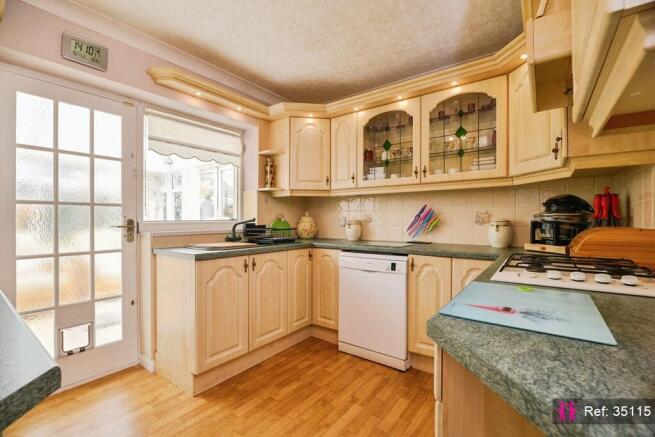 2 bed Semi-Detached Bungalow for sale Image 8