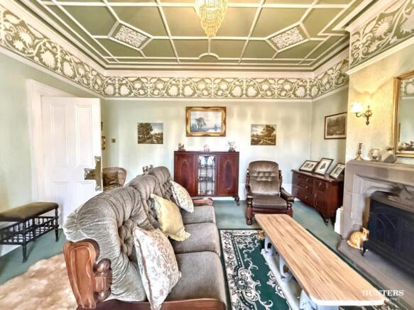 5 bed Detached for sale Image 8
