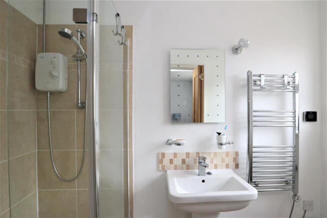 Ensuite to Bedroom One