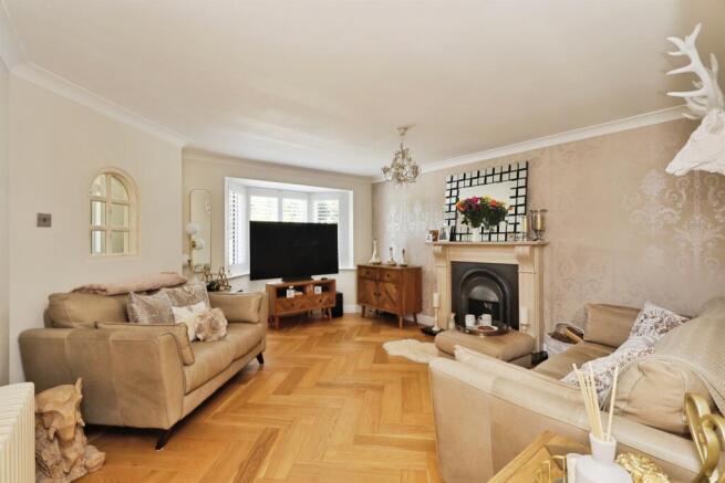 4 bed Detached for sale Image 7