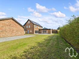 Oggys Den, Chain House Lane, Whitestake PR4 4LB