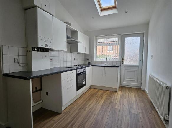 3 bed Terraced to rent Image 4