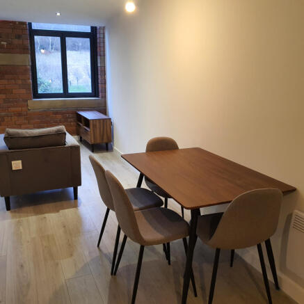 2 bed Apartment to rent Image 6