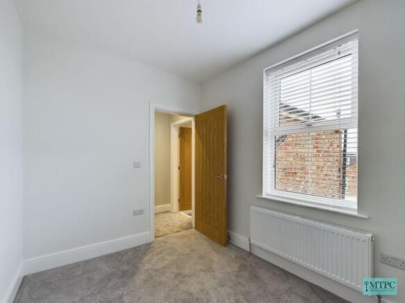3 bed Terraced to rent Image 8