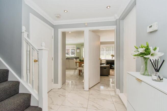 4 bed Detached for sale Image 10
