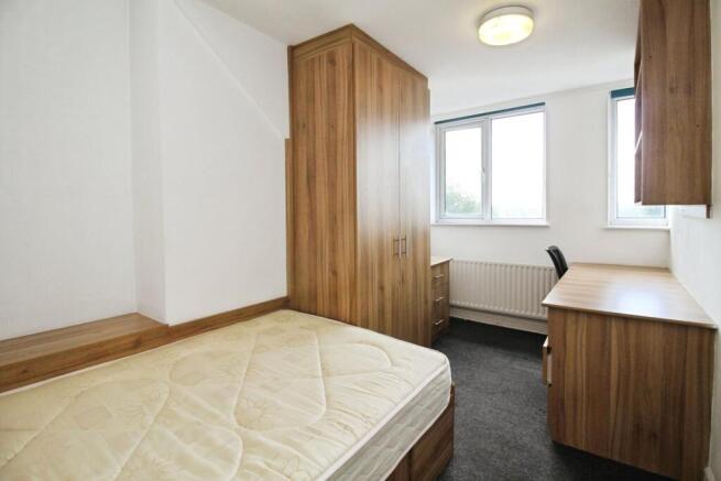 3 bed Terraced to rent Image 8