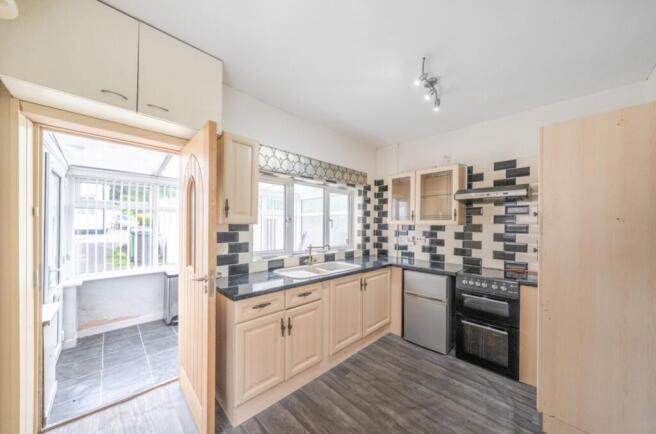 Fully Fitted Kitchen