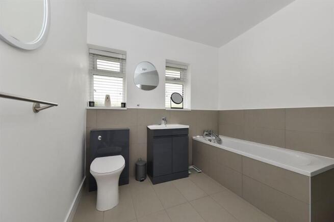 BATHROOM/WC