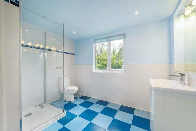 Bathroom 2.jpg