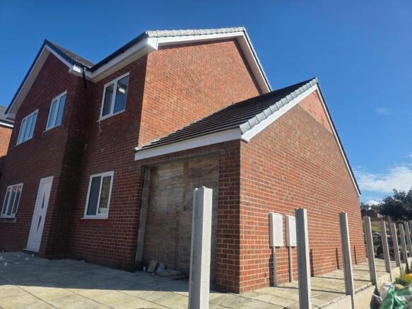 6 bed Detached for sale Image 5
