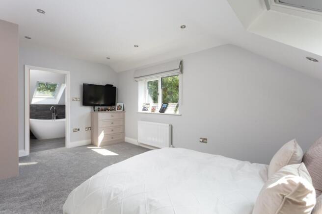 4 bed Detached for sale Image 12