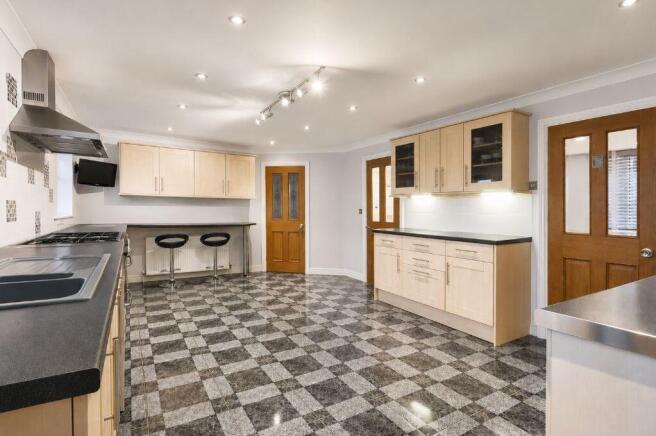 4 bed Detached for sale Image 10