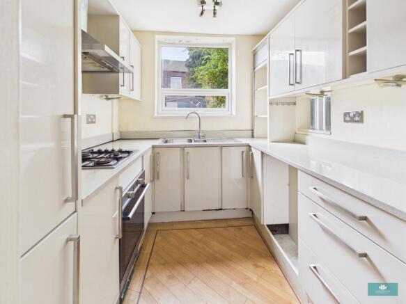 3 bed Semi-Detached for sale Image 11