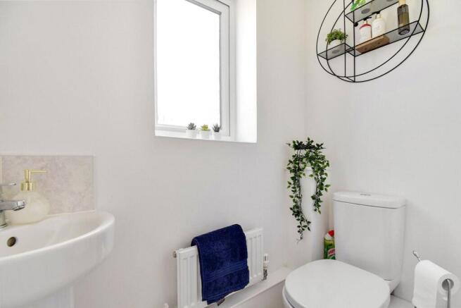 4 bed Detached for sale Image 5