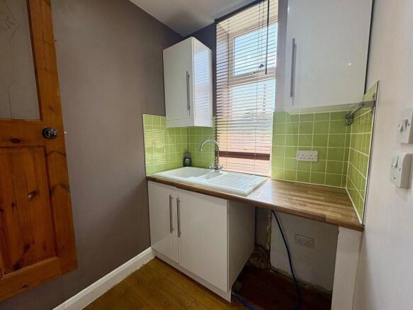 1 bed Terraced to rent Image 4