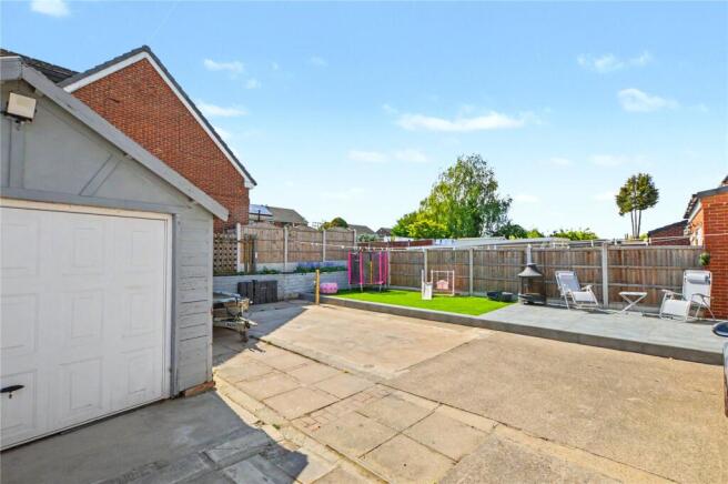 5 bed Semi-Detached for sale Image 8
