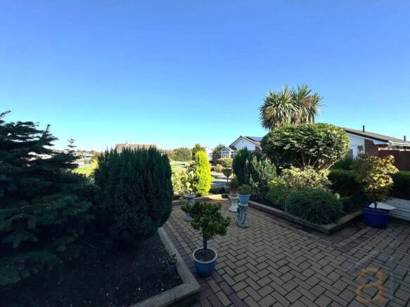 Ardleigh Avenue, Kew, Southport, PR8 6UD photo 2