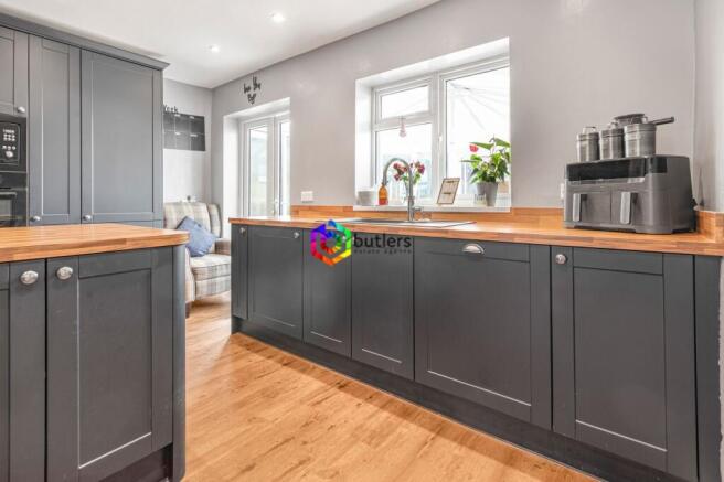 3 bed Semi-Detached for sale Image 9