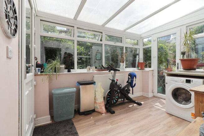 4 bed Semi-Detached for sale Image 12