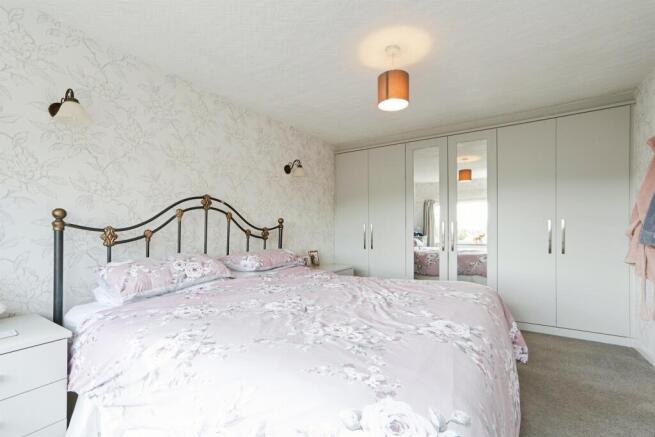4 bed Detached for sale Image 9
