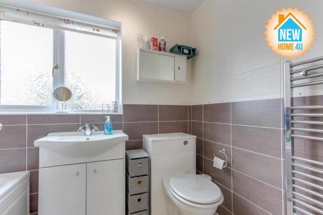 FAMILY BATHROOM:
