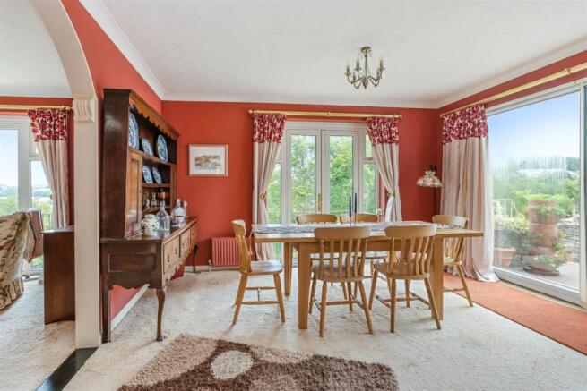 Dining Area.jpg