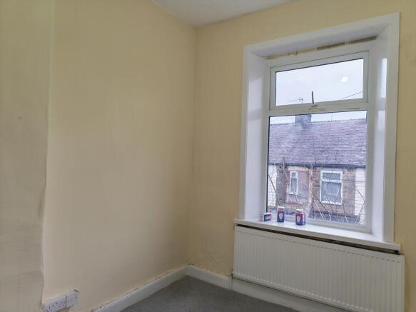 BB11 3LF 100 Dall Street Burnley Bedroom2 02 T202601292010.jpg