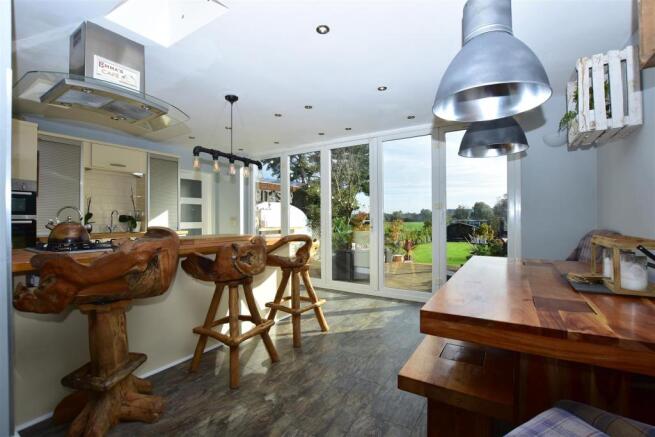 Dining Room.JPG