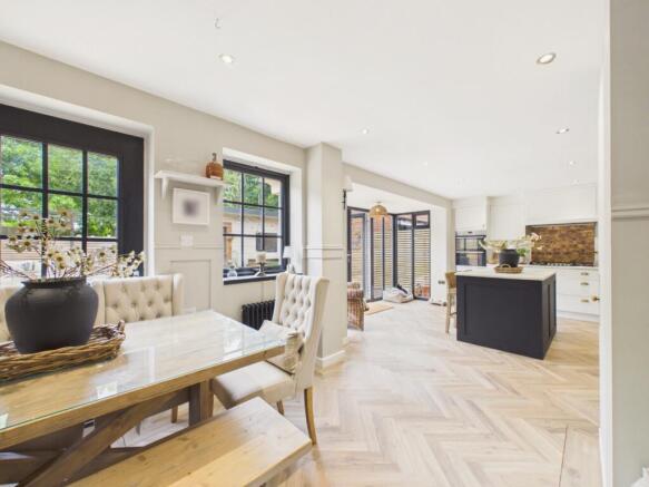 4 bed Detached for sale Image 4
