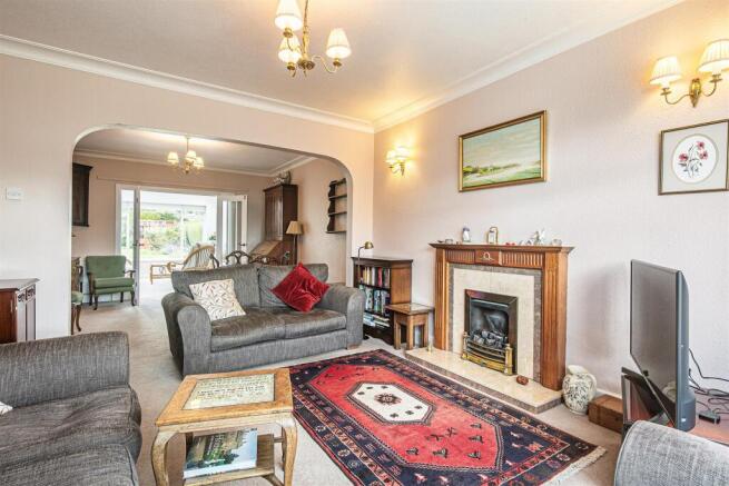 4 bed Detached for sale Image 10