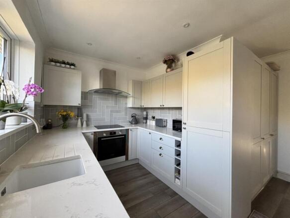 Kitchen 2.jpg