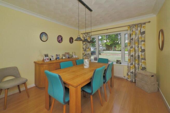 4 bed Detached for sale Image 8