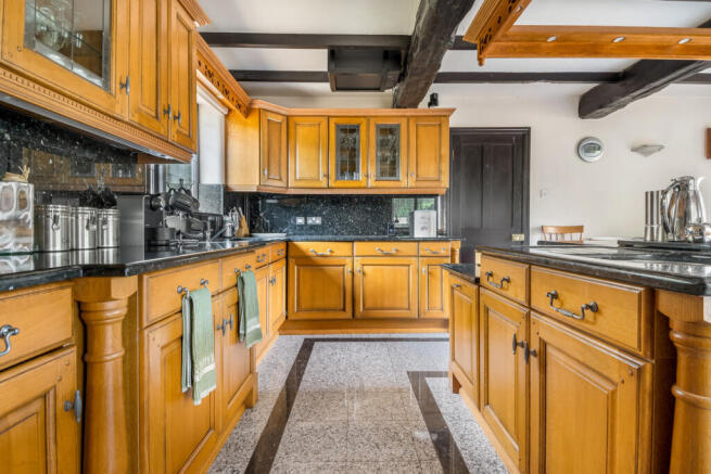 4 bed Detached for sale Image 10