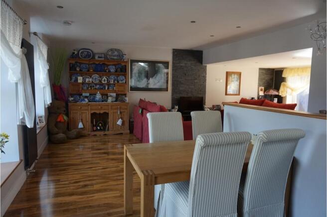 Lounge/Dining Room